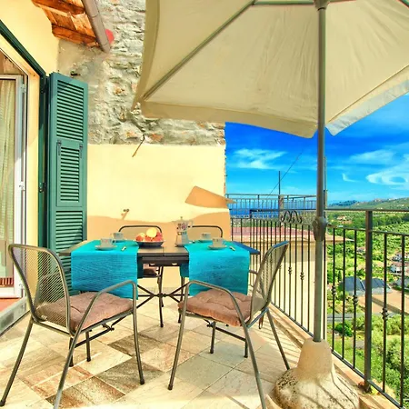 Casa Con Terrazza Panoramica In Tipico Borgo Ligure Imperia