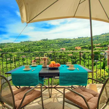 Casa Con Terrazza Panoramica In Tipico Borgo Ligure