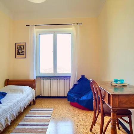 Casa Con Terrazza Panoramica In Tipico Borgo Ligure Nyaraló Imperia