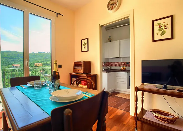 Casa Con Terrazza Panoramica In Tipico Borgo Ligure Imperia