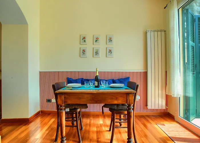 Casa Con Terrazza Panoramica In Tipico Borgo Ligure